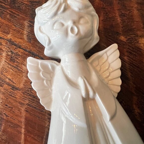 Vintage Ceramic Angel Figurine With Praying Hands - Picture 3 of 10